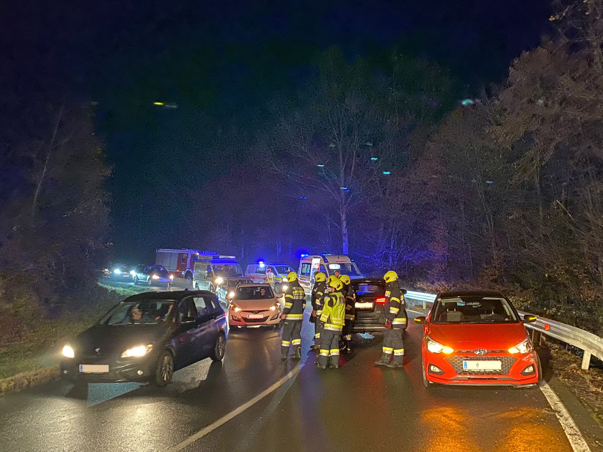 Verkehrsunfall mit eingeklemmter Person