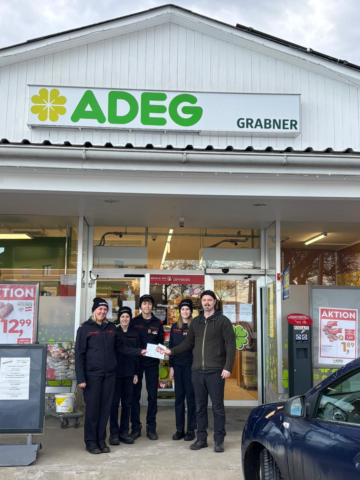 Spendenübergabe beim ADEG Grabner